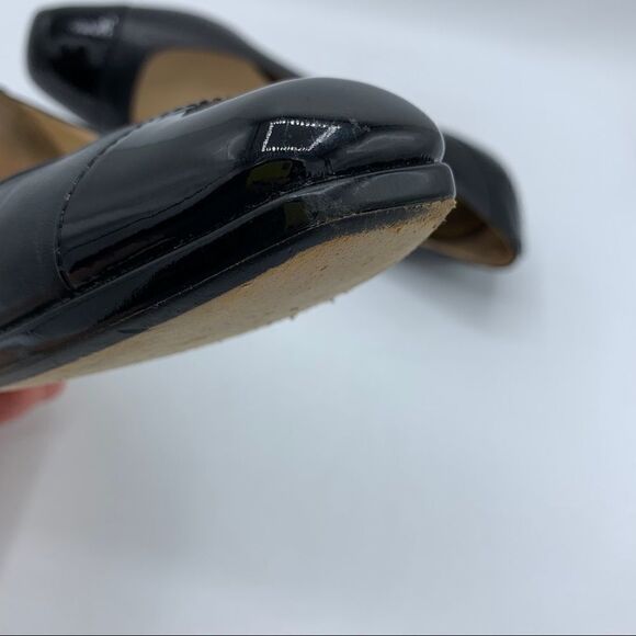 Cole Haan Black and Patent Leather Cap Toe Modest Heel Career Pumps Sz 7.5 - Picture 14 of 15